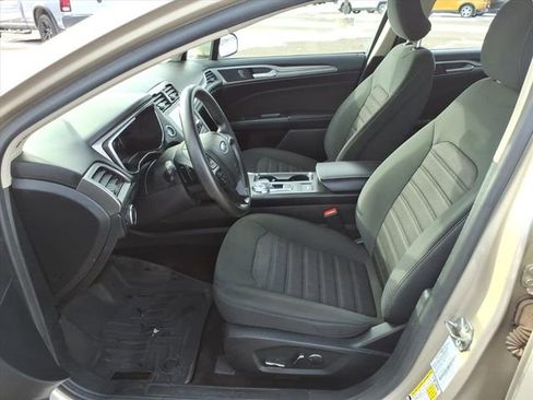 Used 2019 Ford Fusion SE image 11