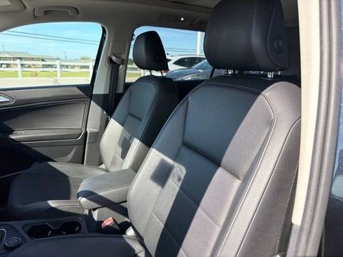 Used 2019 Volkswagen Tiguan SE w/ Panoramic Sunroof Package AWD/4WD image 12