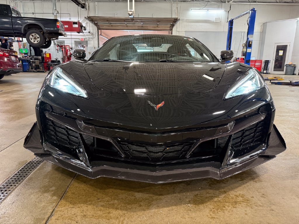 Used 2024 Chevrolet Corvette Z06 w/ Z07 Performance Package RWD image 10