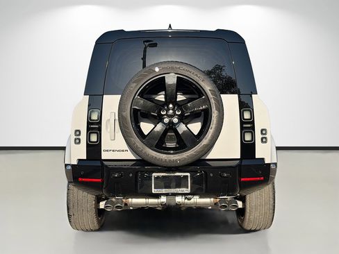 New 2026 Land Rover Defender 110 X-Dynamic SE image 4
