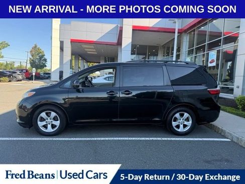 Used 2015 Toyota Sienna LE FWD image 10
