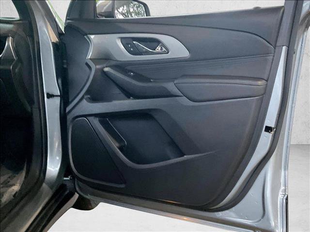 Used 2023 Chevrolet Traverse LT FWD image 19