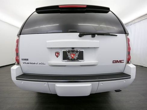Used 2011 GMC Yukon XL Denali AWD/4WD image 15