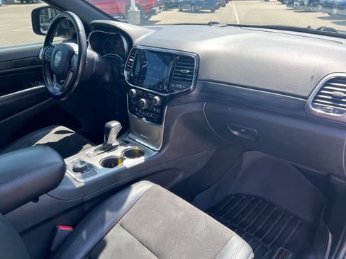 Used 2020 Jeep Grand Cherokee Laredo w/ Quick Order Package 2BN North image 15