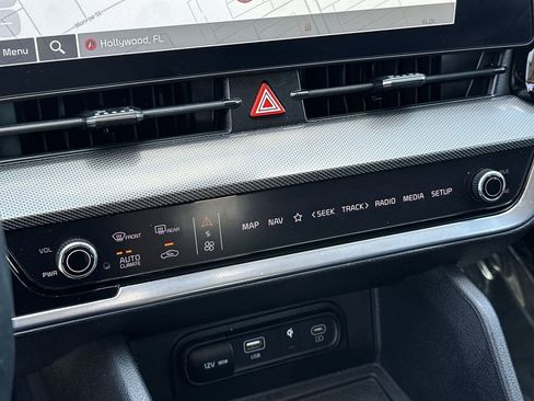 Certified 2024 Kia Sportage SX image 17