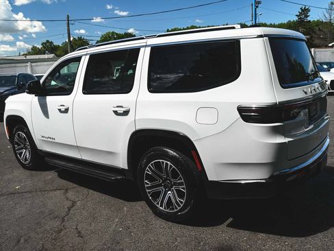 Used 2025 Jeep Wagoneer Series II AWD/4WD image 4
