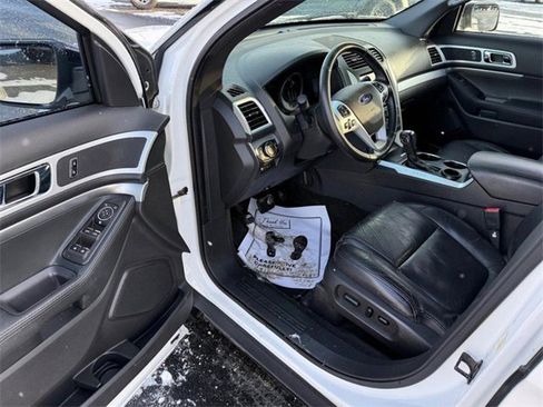 Used 2013 Ford Explorer XLT image 18