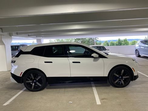 Used 2024 BMW iX xDrive50 w/ Sport Package AWD/4WD image 5