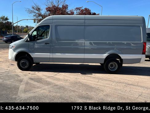 Used 2025 Mercedes-Benz Sprinter 3500 image 2