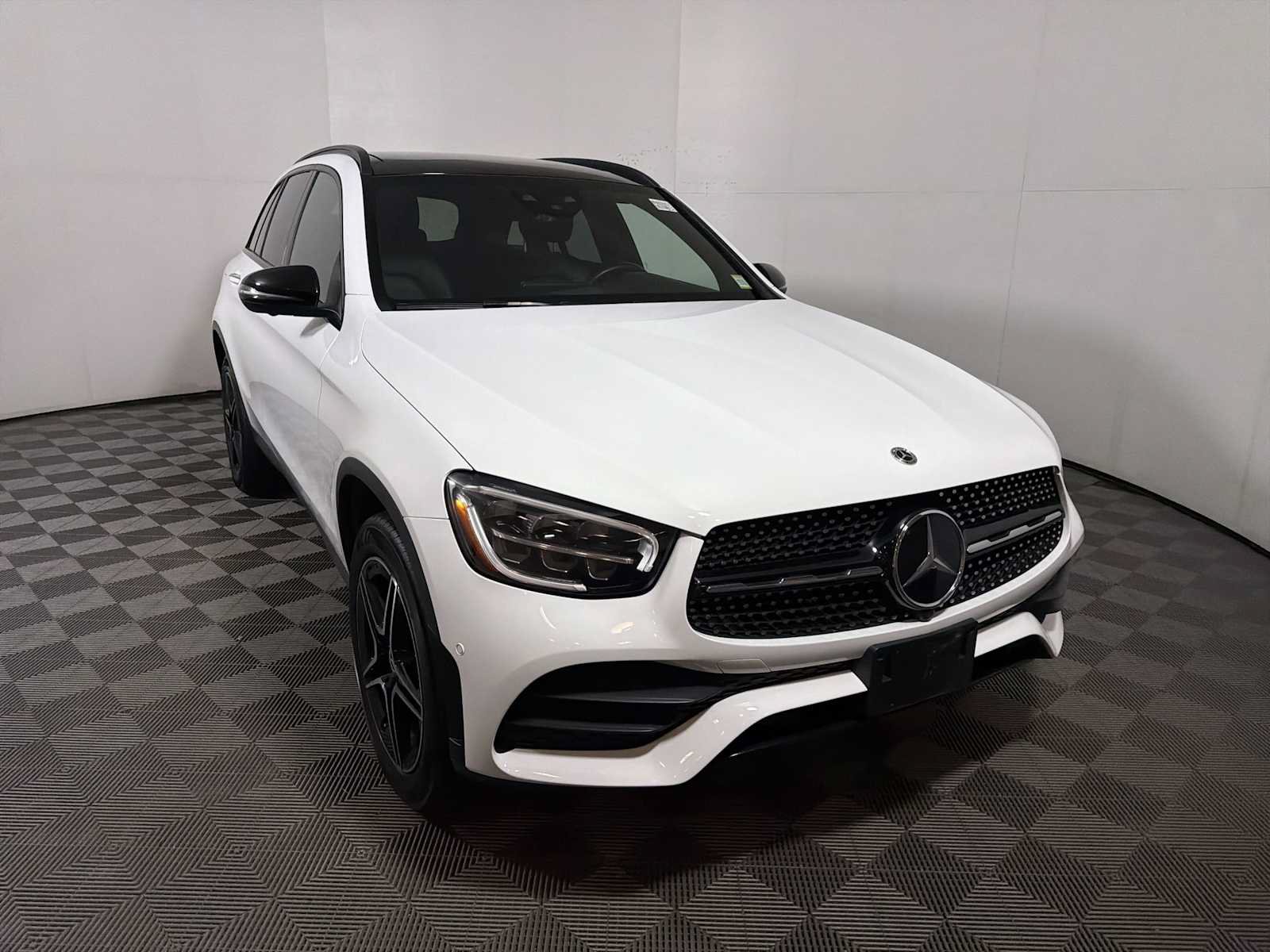 Used 2021 Mercedes-Benz GLC 300 4MATIC image 2