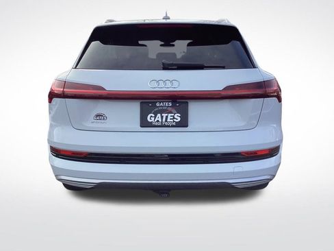 Used 2019 Audi e-tron Prestige w/ Prestige Package image 9