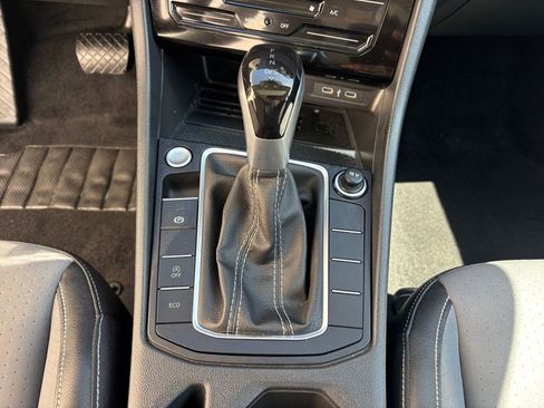 Used 2025 Volkswagen Jetta SE image 41