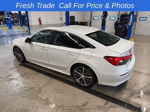 Used 2023 Honda Civic Touring image 4