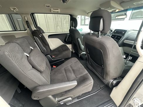 Used 2016 Dodge Grand Caravan SE w/ Quick Order Package 29E SE FWD image 12