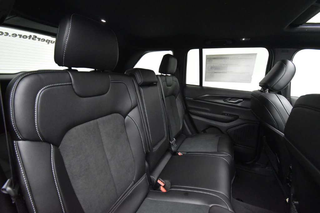 New 2027 Jeep Grand Cherokee Laredo X AWD/4WD image 18