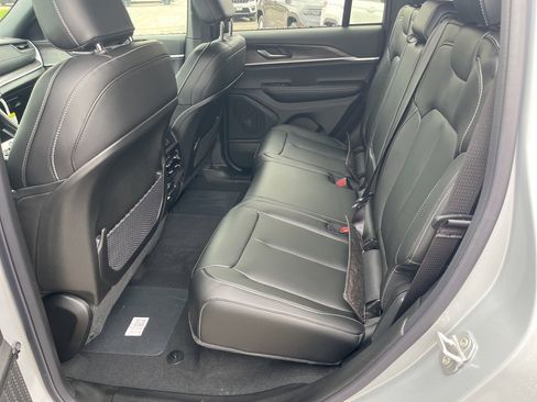 New 2025 Jeep Grand Cherokee Limited image 16