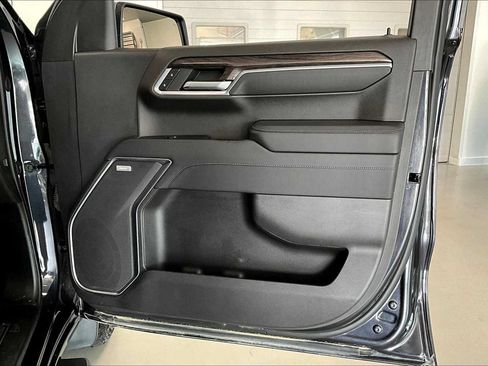 Used 2022 Chevrolet Silverado 1500 LTZ w/ LTZ Convenience Package II AWD/4WD image 24