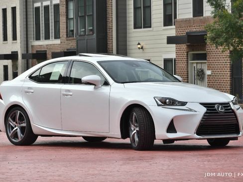 Used 2018 Lexus IS 300 AWD w/ Comfort Package image 4