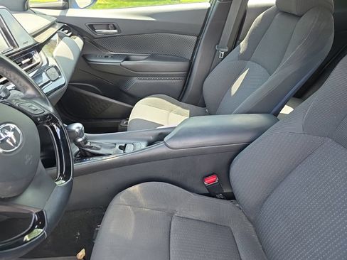 Used 2018 Toyota C-HR XLE FWD image 23