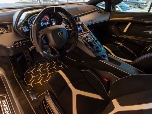 Used 2020 Lamborghini Aventador SVJ AWD/4WD image 11