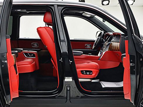 Used 2019 Rolls-Royce Cullinan AWD/4WD image 11