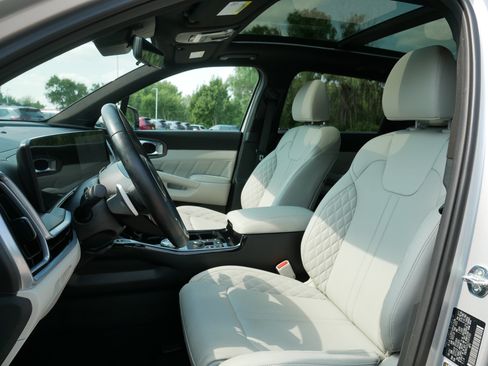 Certified 2025 Kia Sorento SX Prestige AWD/4WD image 33