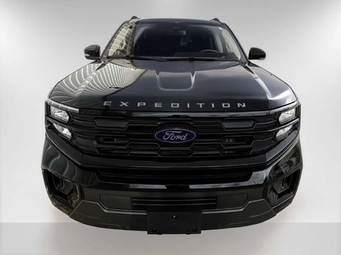 Used 2025 Ford Expedition Max Active RWD image 2