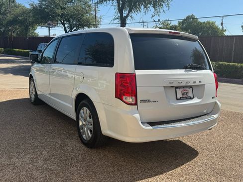 Used 2018 Dodge Grand Caravan SE w/ UConnect Hands-Free Group FWD image 8