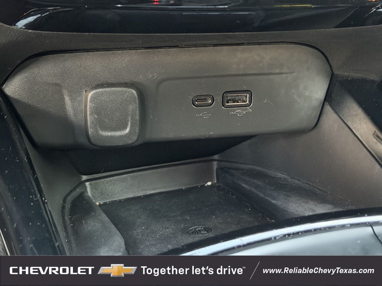 Used 2025 Chevrolet Trax RS w/ Sunroof Package FWD image 20