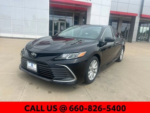 Used 2022 Toyota Camry LE AWD/4WD image 2