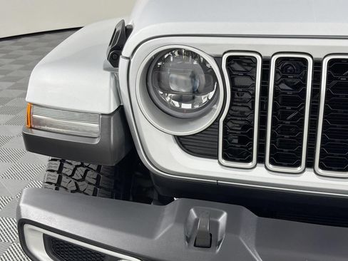 Used 2024 Jeep Wrangler Unlimited Sahara w/ Technology Group AWD/4WD image 3
