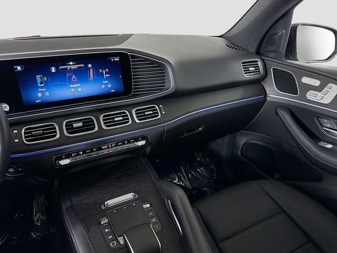 Used 2025 Mercedes-Benz GLE 450 4MATIC w/ AMG Line Exterior image 24