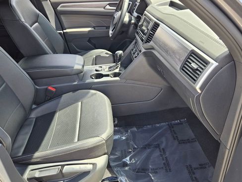 Used 2022 Volkswagen Atlas Cross Sport SE image 19