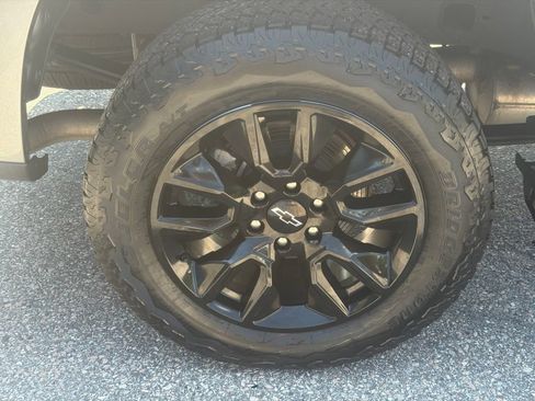 Certified 2023 Chevrolet Silverado 1500 LT AWD/4WD image 15