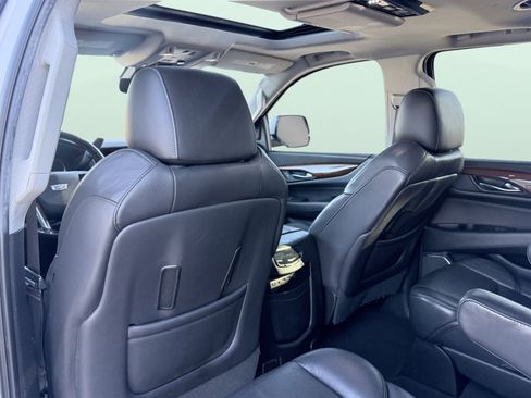 Used 2018 Cadillac Escalade Premium Luxury image 37
