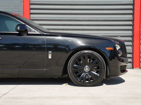 Used 2018 Rolls-Royce Ghost RWD image 17