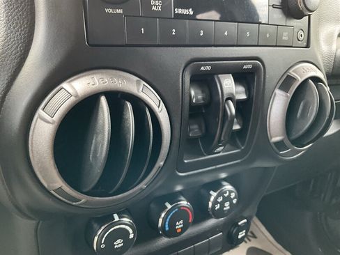 Used 2017 Jeep Wrangler Unlimited Sport w/ Quick Order Package 23S AWD/4WD image 26