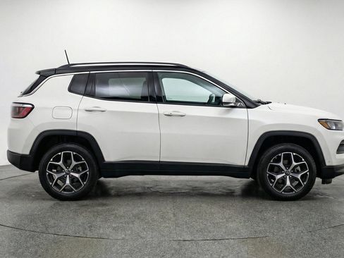 Used 2025 Jeep Compass Limited AWD/4WD image 11