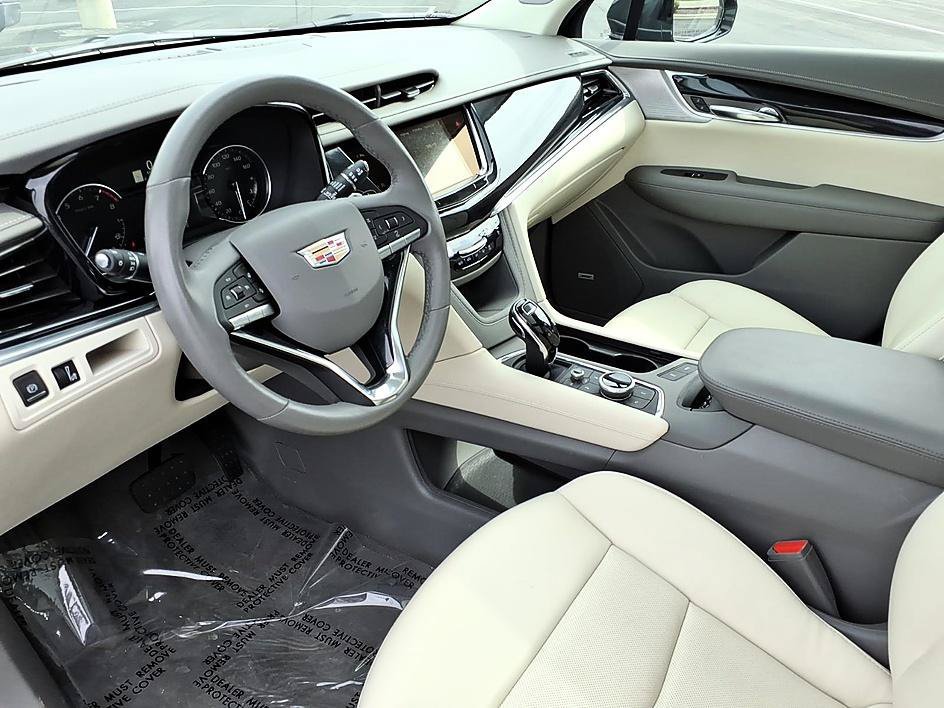 Used 2024 Cadillac XT6 Premium Luxury w/ LPO, Floor Liner Package AWD/4WD image 16