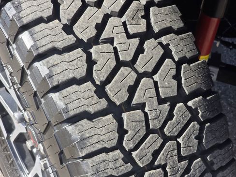 Used 2025 Jeep Gladiator Rubicon w/ Convenience Group image 3