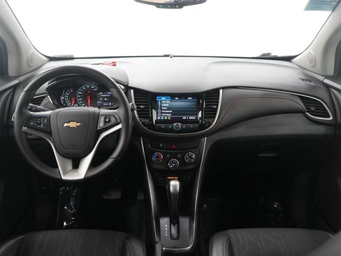 Used 2020 Chevrolet Trax LT w/ LT Convenience Package image 15