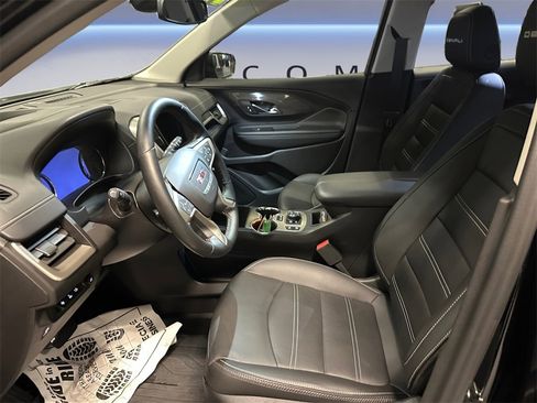 Used 2024 GMC Terrain Denali w/ Black Diamond Edition image 9