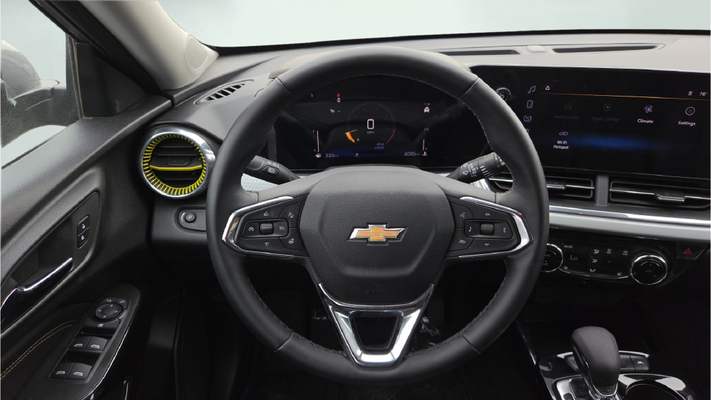 Used 2025 Chevrolet Trax LT w/ LT Convenience Package FWD image 23