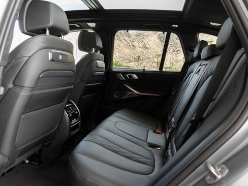 Used 2025 BMW X5 M60i AWD/4WD image 25
