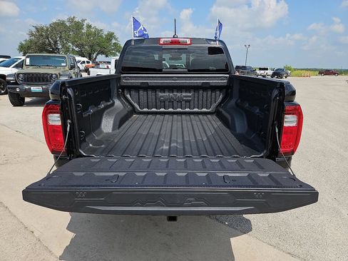 Used 2026 GMC Canyon Denali w/ LPO, Black Badging Package AWD/4WD image 15