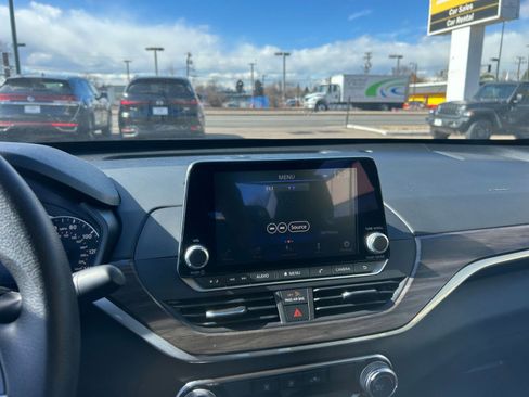 Used 2025 Nissan Altima 2.5 SV image 20