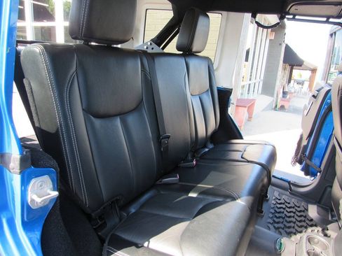 Used 2016 Jeep Wrangler Unlimited Sahara w/ Connectivity Group AWD/4WD image 39
