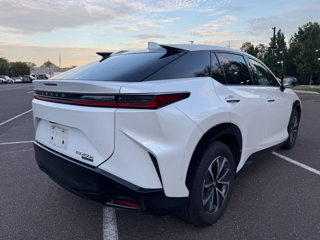 Certified 2024 Lexus RZ 450e Premium w/ Technology Package AWD/4WD image 4