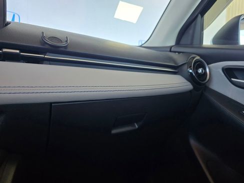 Used 2019 Toyota Yaris L FWD image 9