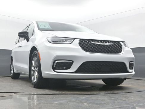 New 2026 Chrysler Pacifica Limited image 53